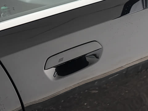 2026�� �Ŀ� 525Li M�˶���װ