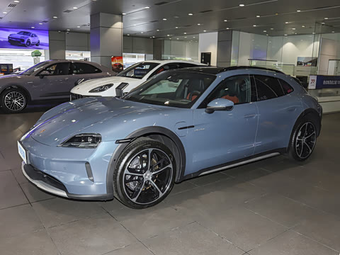 2026�� Taycan 4 Cross Turismo