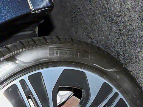 2024�� E 350 e L ���ʽ��϶����˶��γ�