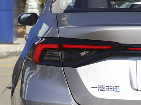 2026�� 1.8L ˫�� ��Ӣ��