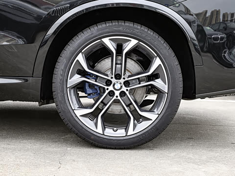 2025�� xDrive 40Li ������M�˶���ҹ��װ