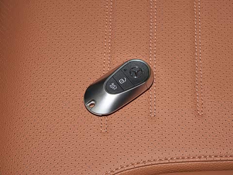 2026�� GLC 260 L 4MATIC ������