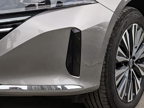 2025�� 2.0L XL-TLS ������