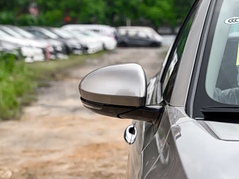 2025�� 2.0L XL-TLS ������