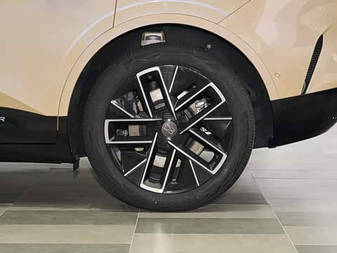 2025�� �Ŀ� Max ���̰�