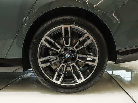 2026�� 525i M�˶���װ