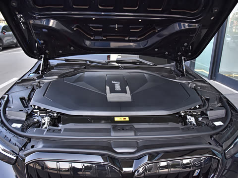 2026�� �Ŀ� eDrive 40L M�˶���װ