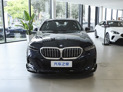 2026�� �Ŀ� 530Li xDrive M�˶���װ
