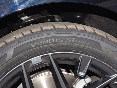 2026�� 330Li ������ M�˶���ҹ��װ