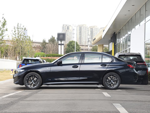 2026�� 330Li ������ M�˶���ҹ��װ