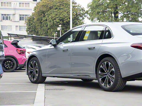 2026�� E 300 L ������