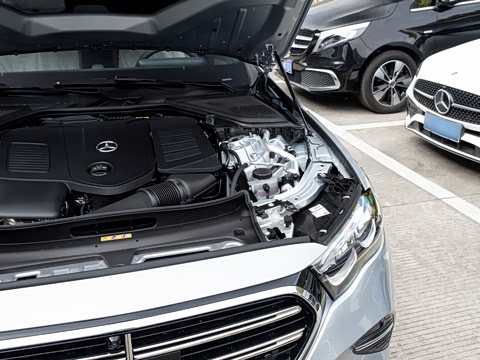 2026�� E 300 L ������