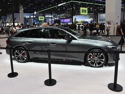 2025�� Avant