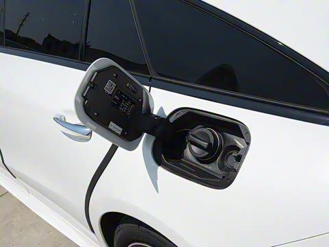 2025�� CLA 260 4MATIC ���ܳ�