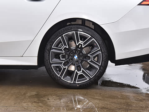 2026�� �Ŀ� 530Li ������ M�˶���װ