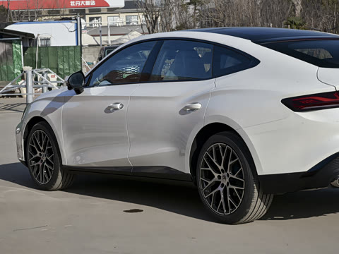 2026�� 2.0T 405 AT������