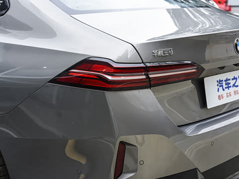 2026�� 530Li ������ M�˶���װ