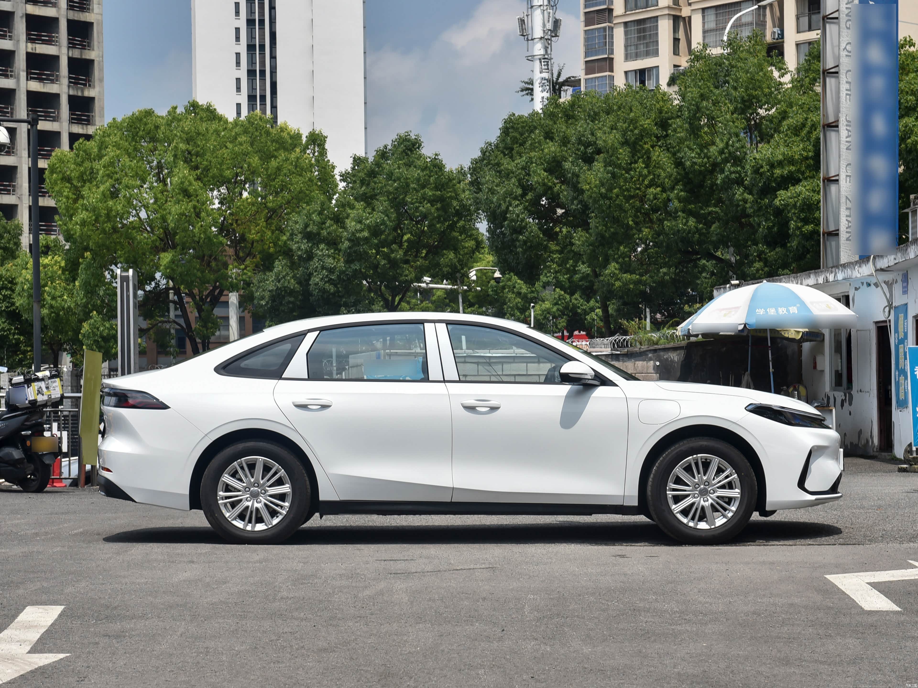 Geely A7 EV, миниатюра 8