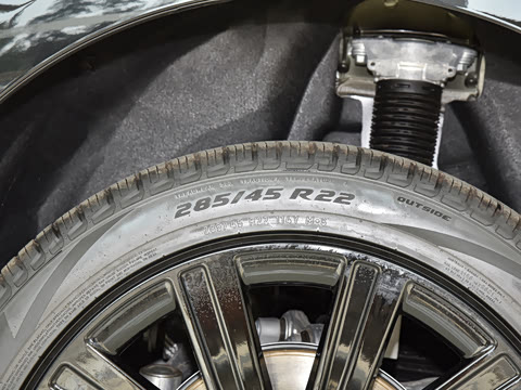 2026�� 3.0 L6 400PS �ڿ���