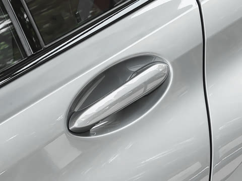2026�� 330Li M�˶���ҹ��װ