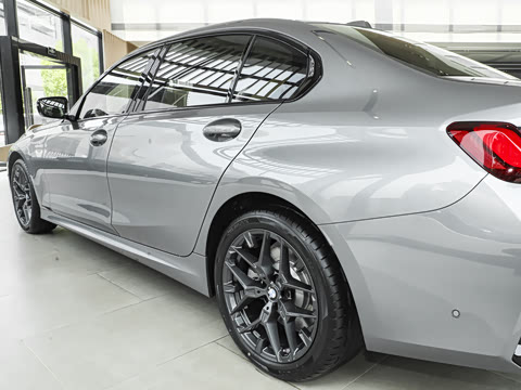 2026�� 330Li M�˶���ҹ��װ