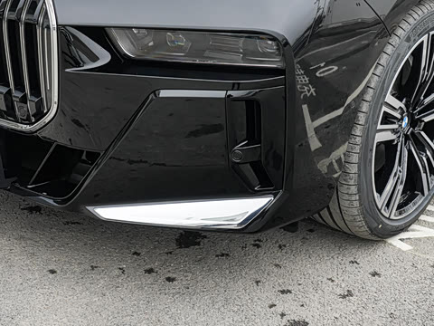 2026�� �Ŀ� 740Li ������ M�˶���װ