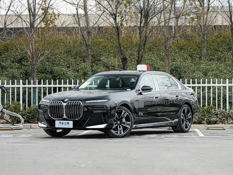 2026�� �Ŀ� 740Li ������ M�˶���װ