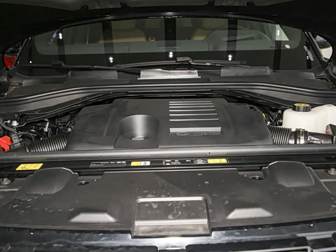 2026�� 3.0 L6 400PS SE�����