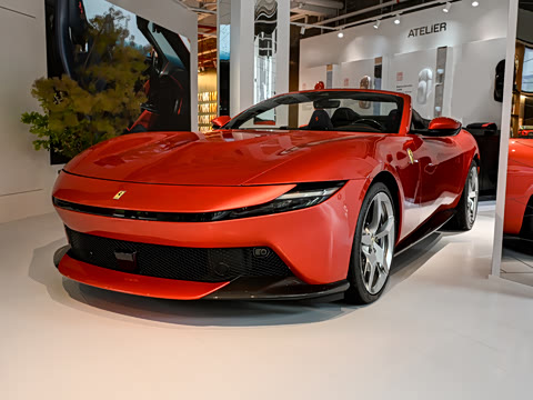 2026�� 3.9T V8 Spider