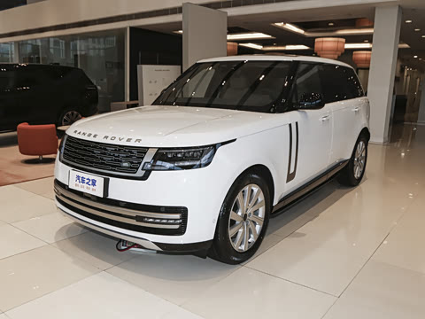 2026�� 3.0 L6 400PS SE�����