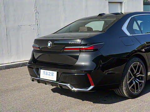 2026�� 735Li M�˶���װ