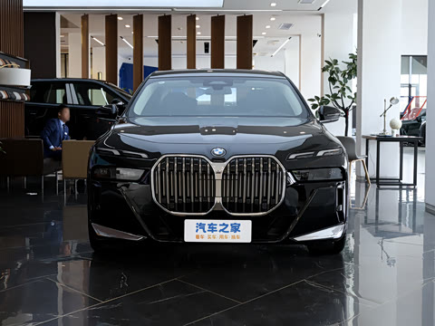 2026�� �Ŀ� 735Li M�˶���װ