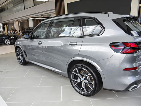 2026�� �Ŀ� xDrive 30Li ������M�˶���ҹ��װ