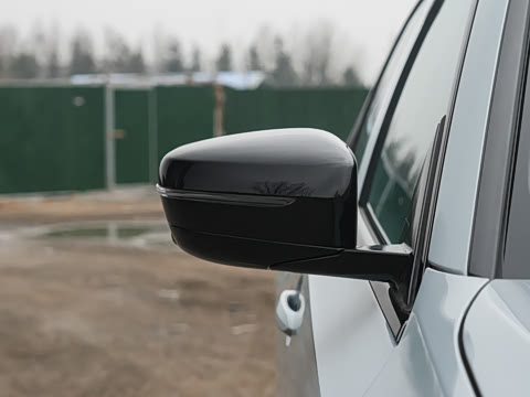 2026�� 330Li M�˶���ҹ��װ