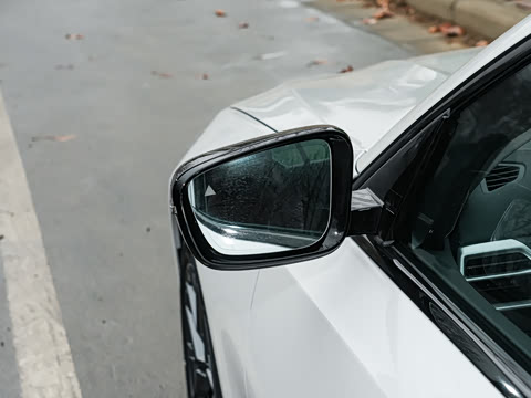 2026�� 330Li M�˶���ҹ��װ