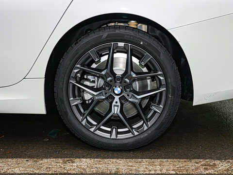 2026�� 330Li M�˶���ҹ��װ