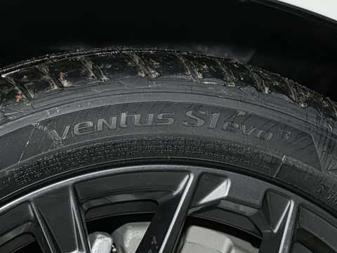 2026�� 330Li M�˶���ҹ��װ