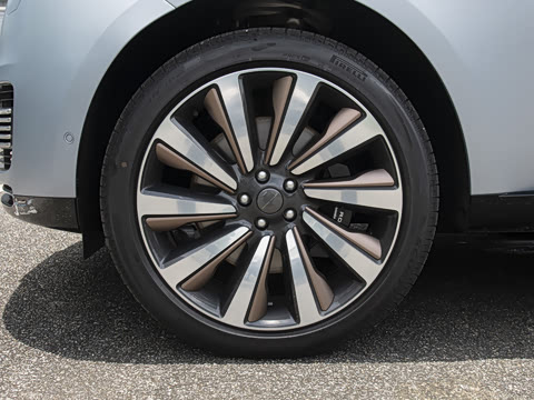 2026�� 4.4 V8 SV����� ����