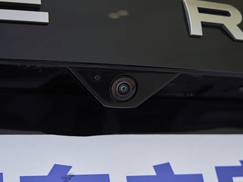 2026�� 3.0 L6 400PS SE�����