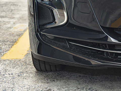 2025�� 610km PLUS