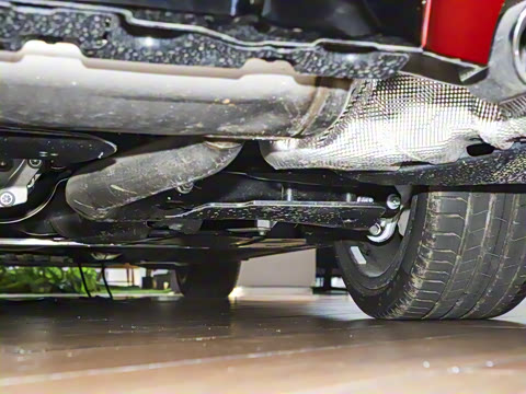 2025�� 225i M�˶���ҹ��װ