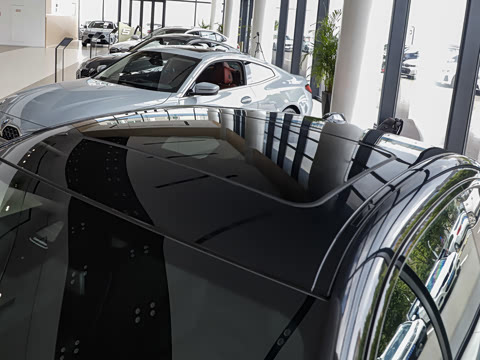 2026�� 225i M�˶���ҹ��װ