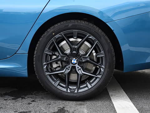 2026�� 330Li ������ M�˶���ҹ��װ