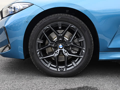2026�� 330Li ������ M�˶���ҹ��װ
