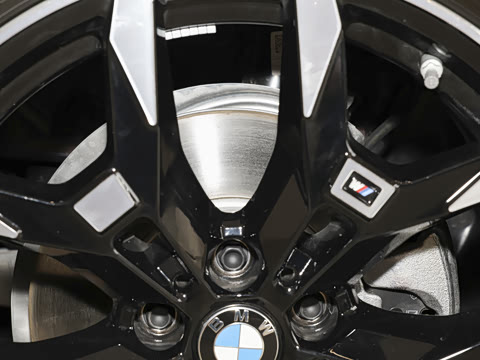 2026�� 225i M�˶���ҹ��װ