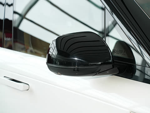 2024�� 4.4 V8 SV���ٴ����ӳ��� 4��