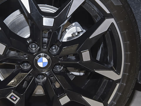 2026�� 225i M�˶���ҹ��װ