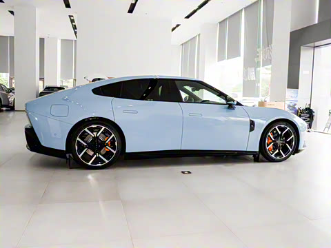 2025�� 702 ������ Ultra