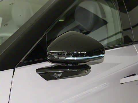 2025�� 702 ������ Ultra