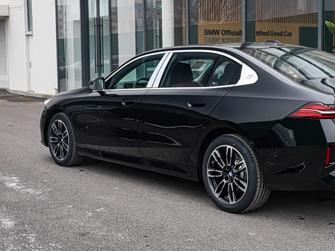 2026�� �Ŀ� 530Li ������ M�˶���װ